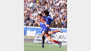 [축구 포토]'내 볼이야'