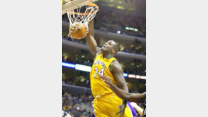 [NBA]오닐 넣고 막고 “바쁘다 바빠”