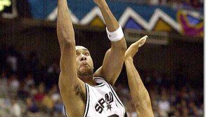 [NBA  포토]＂농구는 서서하는게 아냐＂