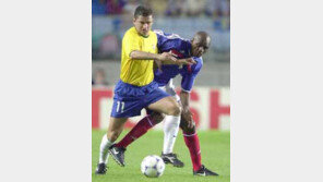 [축구/컨페더컵]＂프랑스만 남았다＂ 日열도 빗속 열광