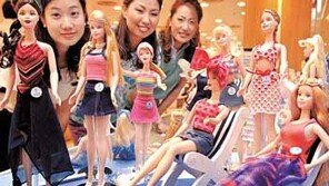 [패션 포토뉴스]수영복 입은 바비인형