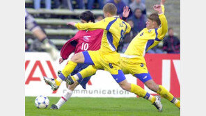 [축구 포토]한쌍의 발레리나?