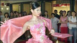 [패션 포토뉴스]“신부라서 행복해요”