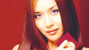 [CF와 놀아나다]하리수 이젠 여자의라이벌