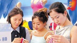 [패션 포토뉴스]바캉스 용품 수선