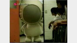 [CF와 놀아나다]카이 홀맨, 10대의 마음을 사로잡는다