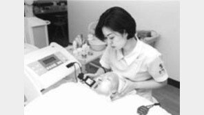 [일반건강]햇빛에 탄 피부, 살갗 벗기면 세균감염 위험