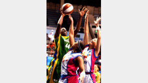 [여자농구 포토]＂1cm만 더 컸더라면…＂