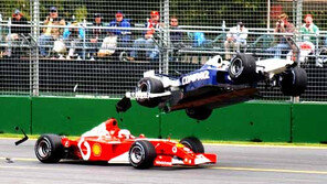 [해외스포츠 포토]'달리는 차' 위의 '나는 차'