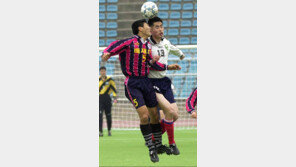 [축구 포토]＂내가 좀 길지＂