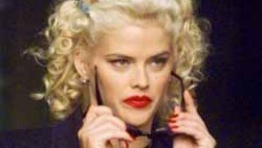 美 스트립걸 출신 애너 스미스 결혼 유산 1144억 받아