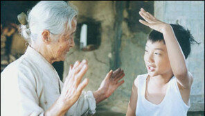 [김탁환의 컬처플러스][영화]'집으로…'가 그린 거리좁히기