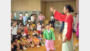 [2002월드컵 포토]한국문화 배우는 유치원생