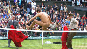 [테니스 포토]관중들이 심심할까봐…