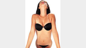 [스타일]´꼭꼭 감추거나…´  실리콘 소재 투명끈-사각형 밀착팬티