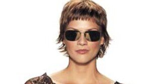 [스타일]´확 드러내거나…´  레이스-큐빅 끈 장식