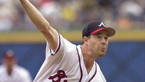 [MLB뉴스]매덕스 15년 연속 15승 '위업'