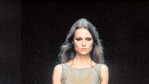 [스타일/패션]프라다의 패션제안…미니스커트,버뮤다팬츠