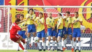 [축구 포토]‘벽을 넘어서…’