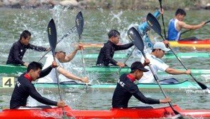 [스포츠포토]물살을 가르고…