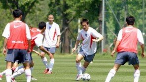 [축구포토]‘진공 청소기’ 가동 중