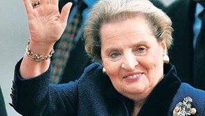 [인문사회]'마담 세크러터리'…주부에서 세계분쟁 해결사로