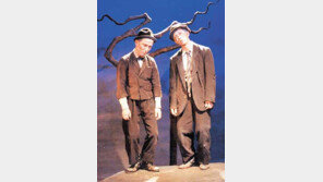 [인문사회]'불량배들'…지궂상에 민주주의 국가는 없다?