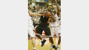 [프로농구]18초 남기고 짜릿한 역전…전자랜드, LG에 진땀승