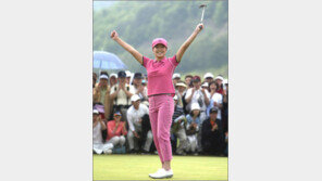 [골프]“신데렐라? 이젠 내가 퀸”…안시현, 17번홀서 버디퍼트
