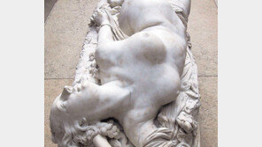 [인문사회]‘파리의 여인들’…파리를 주무른 여인들