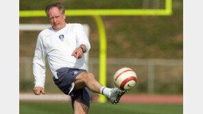 [대표팀]한국축구 형-아우 “승리 쏘는 일요일”