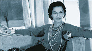 [인문사회]‘코코 샤넬’…그윽한 향기로 세상을 휘감다