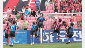 [프로축구]울산 김진용 개막축포…서울 박주영에 맞대결 승리