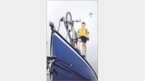 [피플]육·해·공 스피드 세계 만끽 최옥만 기장 사는법