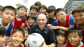 [축구]현역 은퇴뒤 어린이 축구교실 연 철별 수문장 신의손