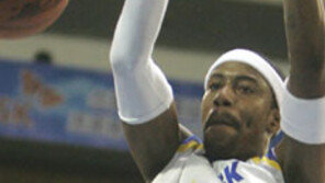 [프로농구]임재현 뒤집기 자유투…SK, 선두 모비스 잡아