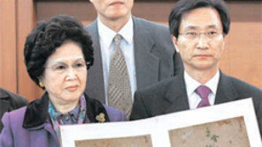 신사임당 유품 고향 강릉 품에… 후손 이창용 교수 기증