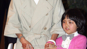 [포토]아역 서신애,‘공효진 엄마손 꼭 잡고’