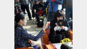 [포토] ‘미녀는 거울을 좋아해~’