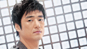 뚜벅뚜벅 그가 왔다…하드보일드 액션영화 ‘수’ 주연 지진희