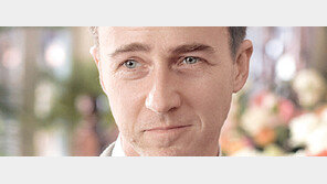 가슴 저미는 노턴의 눈빛연기 긴 여운…페인티드 베일