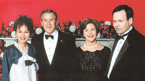 “약자들의 영웅 한국인의 친구, 부디 다시 서길…”