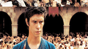 750명 집단 섹스신 ‘향수’ 15세 관람가