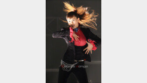 [포토]‘입은 섹시’ 아이비 ‘머리 휘날리며 파워풀 댄스’