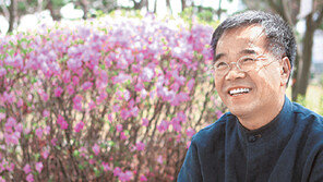 [멀리가는 책의향기]풀꽃들이 왜 이른 봄에 필까?