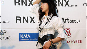 [포토]김인서  ‘패션쇼 무대에서 이런 포즈 어때요?’