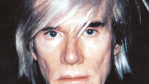 “나는 작품을 찍어내는 예술 공장이다”…팝 아티스트 앤디 워홀展