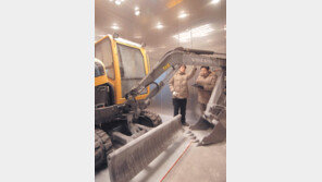 굴착기가 영하 30도 냉동실에 간 까닭