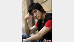 스크린 데뷔 안데니, 장희진과 ‘연인’