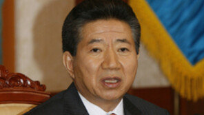 노 대통령 "경선 불리 이유 탈당, 정치인 자격 없어"